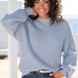 Cozy Blue Women's Sweater
Knitted 
Size medium 8/10